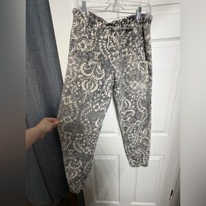 Chasor Stylish Patterned Jogger Pants in Gray and Cream